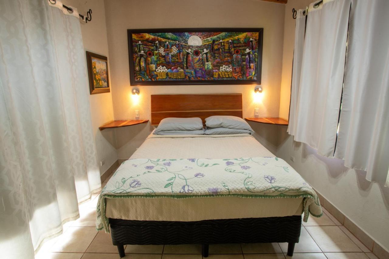 Lake Front Retreat At Los Elementos Santa Cruz La Laguna Exterior photo