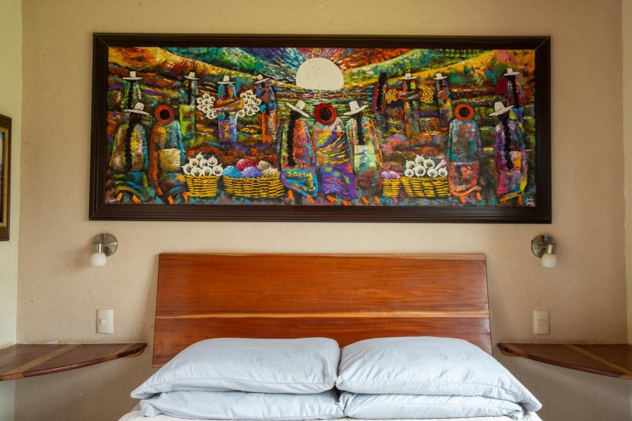 Lake Front Retreat At Los Elementos Santa Cruz La Laguna Exterior photo